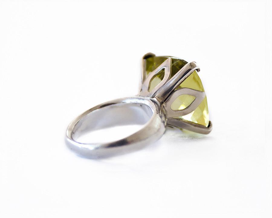Lemon Quartz Flower Petal Ring - Blumera