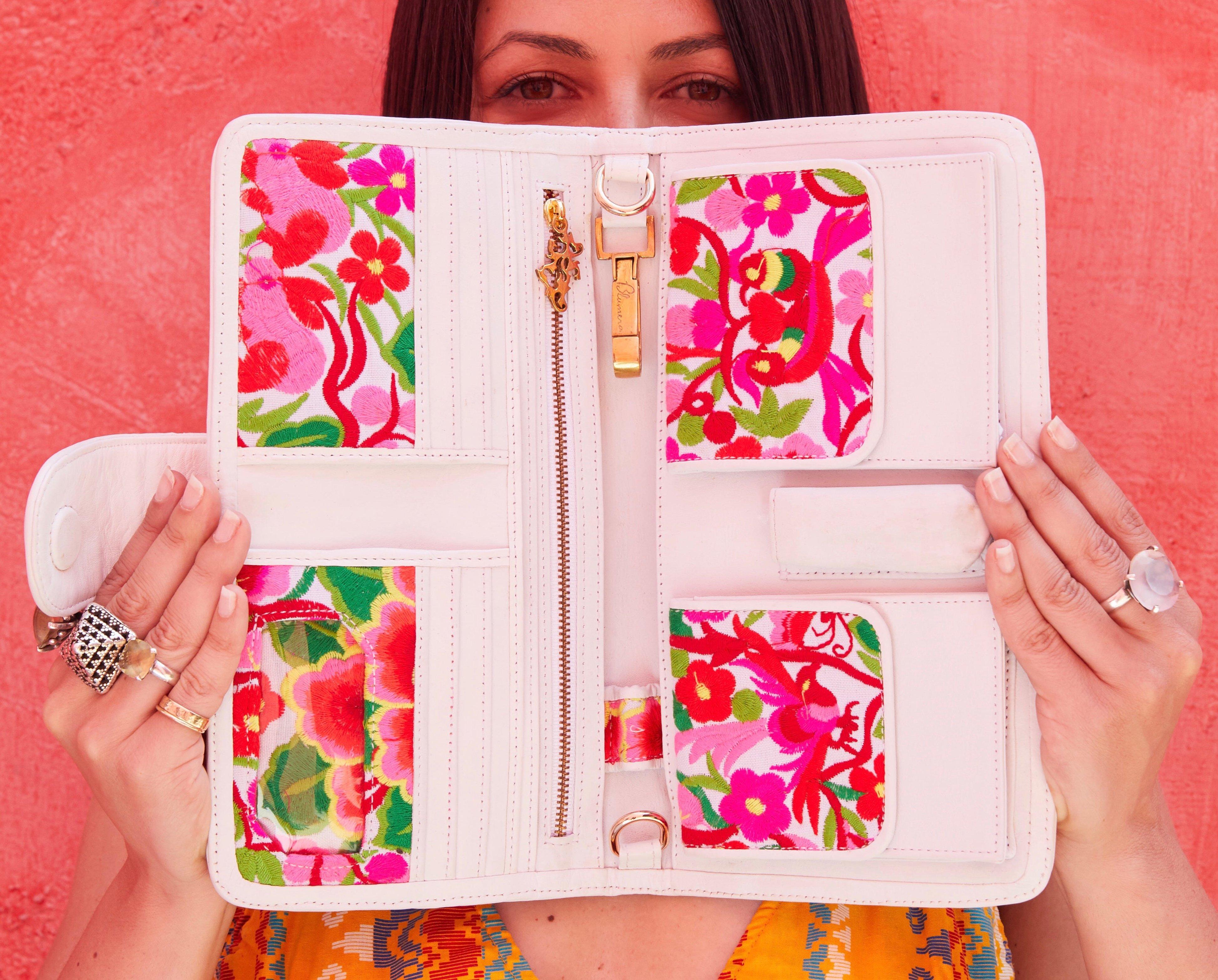 Nonny Classic Clutch in White - Blumera