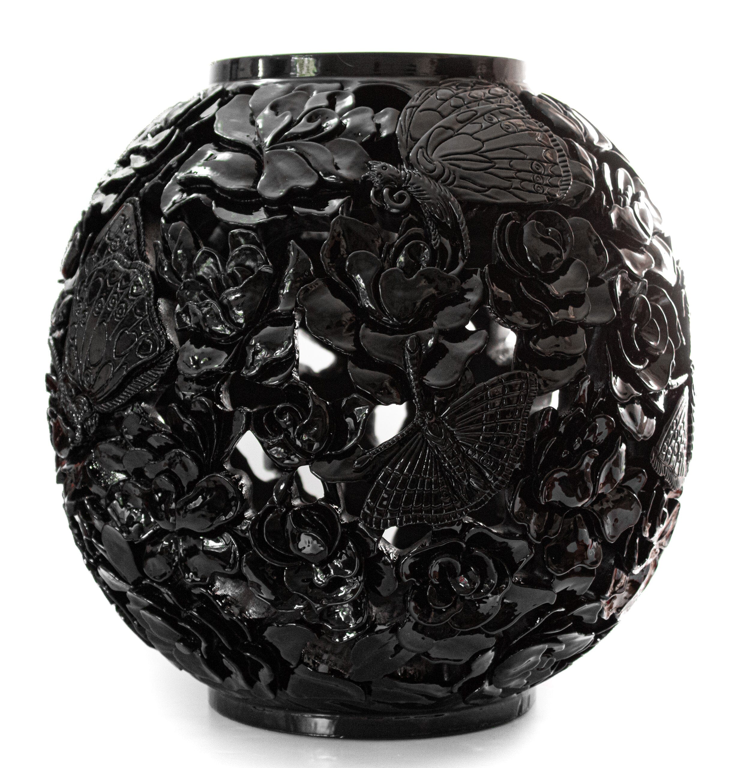 Butterflies & Flower Vase in Lacquered Black Blumera 
